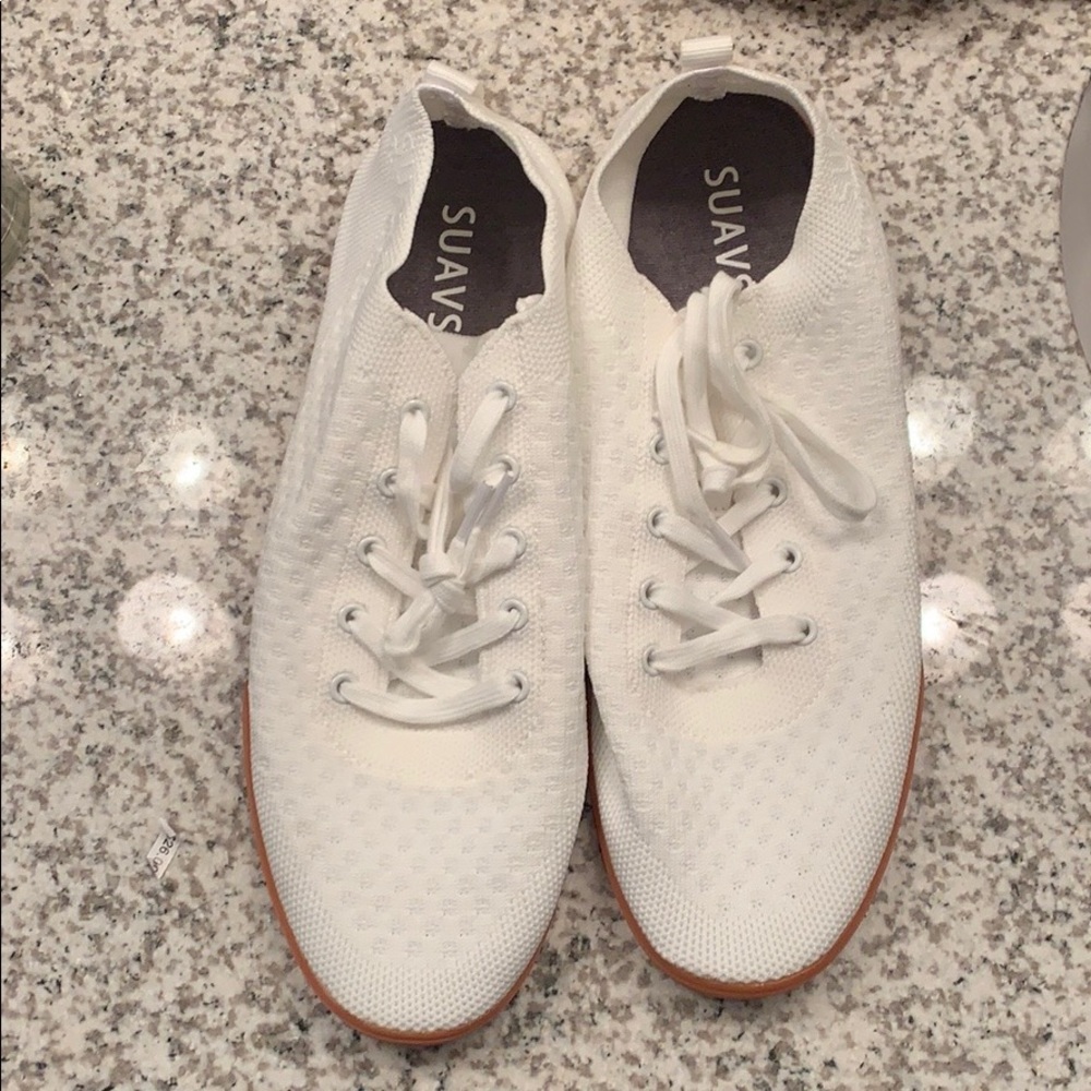 SUAVS travel shoes size 11 in white